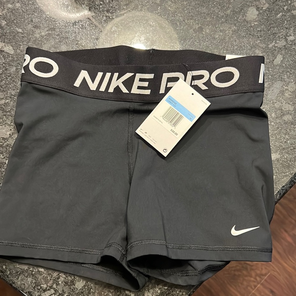 Black Women’s Medium Nike Pro Shorts